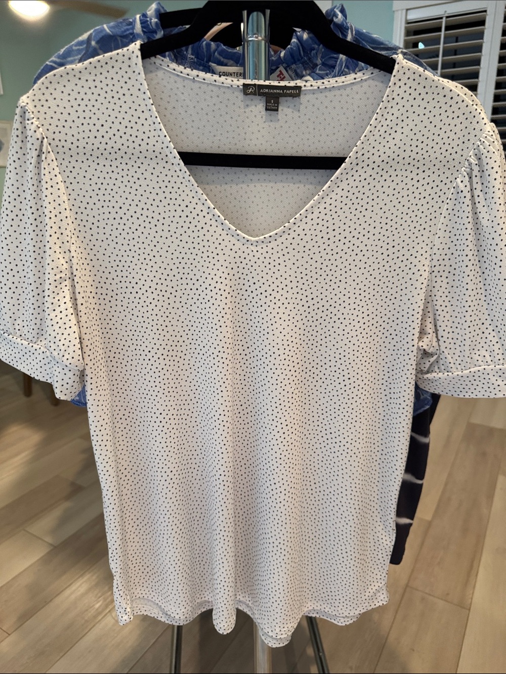 Adrienne Vittadini White Short Sleeve V-Neck Dot Print Top